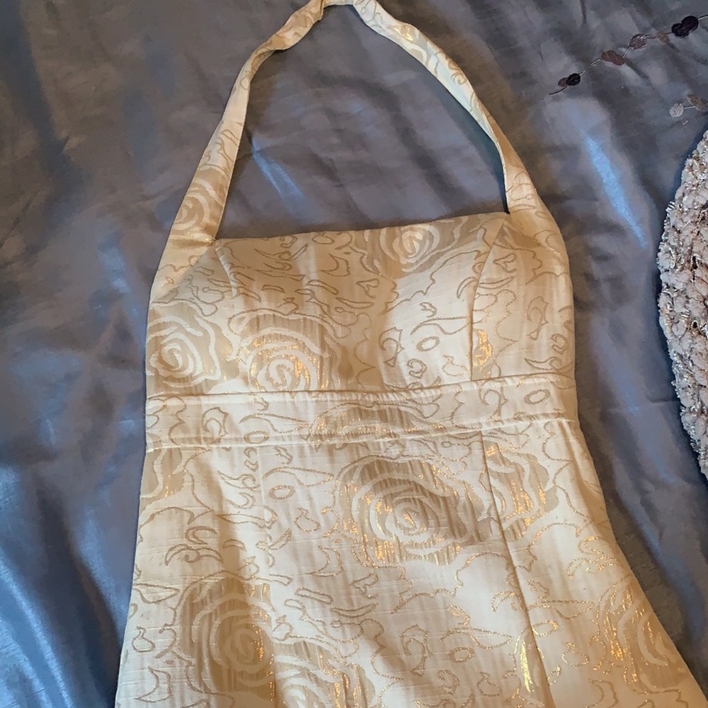 Le château- formal dress